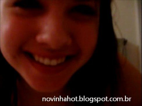 Novinha sapeca mostrando bucetinha na webcam